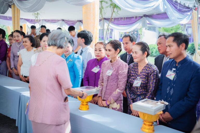 สมเด็จพระกนิษฐาธิราชเจ้า กรมสมเด็จพระเทพรัตนราชสุดาฯ สยามบรมราชกุมารี  เสด็จพระราชดำเนินไปในงานวันคล้ายวันสถาปนา รร.ปิยชาติพัฒนา ในพระบรมราชูปถัมป์  อ.บ้านนา จ.นครนายก