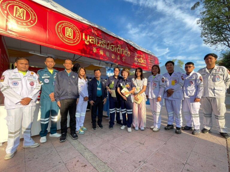 มูลนิธิป่อเต็กตึ๊ง ร่วมลงนามถวายพระพร พระบาทสมเด็จพระเจ้าอยู่หัว และสมเด็จพระนางเจ้าฯ พระบรมราชินี พร้อมทำบุญตักบาตรพระสงฆ์ ถวายพระราชกุศลและเป็นสิริมงคล เนื่องในโอกาสวันขึ้นปีใหม่ พุทธศักราช 2568