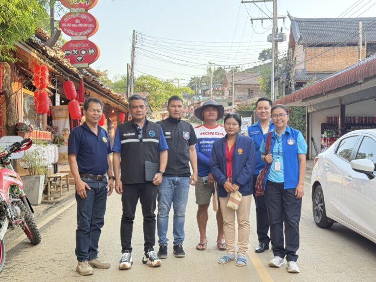 วันศุกร์ที่ 28 กุมภาพันธ์ 2568 เวลา 15.00 น. ทีมแม่ฮ่องสอนท่องเที่ยวพลัส ลงพื้นที่บ้านรักไทย หลังจากได้รับการประสานงานจากการที่ สส.แม่ฮ่องสอน ขอหารือต่อที่ประชุมสภาผู้แทนราษฎร กรณีมีเพจปลอมระบาดสร้างความเสียหายและผลกระทบในช่วงฤดูกาลท่องเที่ยว