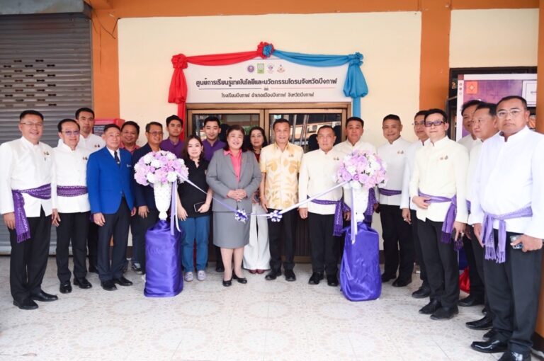 รมช.มหาดไทย เปิดศูนย์การเรียนรู้เทคโนโลยีนวัตกรรมโดรนต้นแบบภาคตะวันออกเฉียงเหนือ สนับสนุนโดย อว. ขับเคลื่อนนวัตกรรมเพื่อพัฒนาเยาวชน