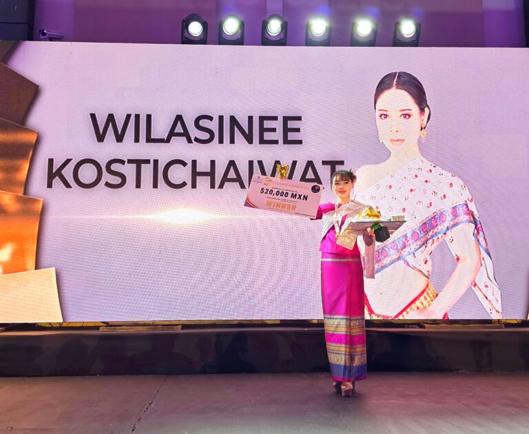 จ๋า..วิลาสินี โฆษิตชัยวัฒน์ MRS.THAILAND WORLD 2017 และผู้บริหาร VOWDA FACIAL & BODY MASSAGE CENTER คว้ารางวัลชนะเลิศ การแข่งขันนวดหน้า ระดับนานาชาติ รายการ OLYMPIC PMU & SPA 2025