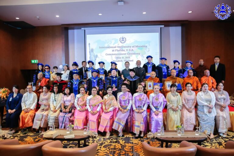 มหาวิทยาลัย IUM จัดพิธีมอบปริญญากิตติมศักดิ์  Professor Dr. Colin Walsh, Ph.D., President of the lUM (ศ.ดร.โคลิน วอลช์ ประธานมูลนิธิและอธิการบดี International University of Morality