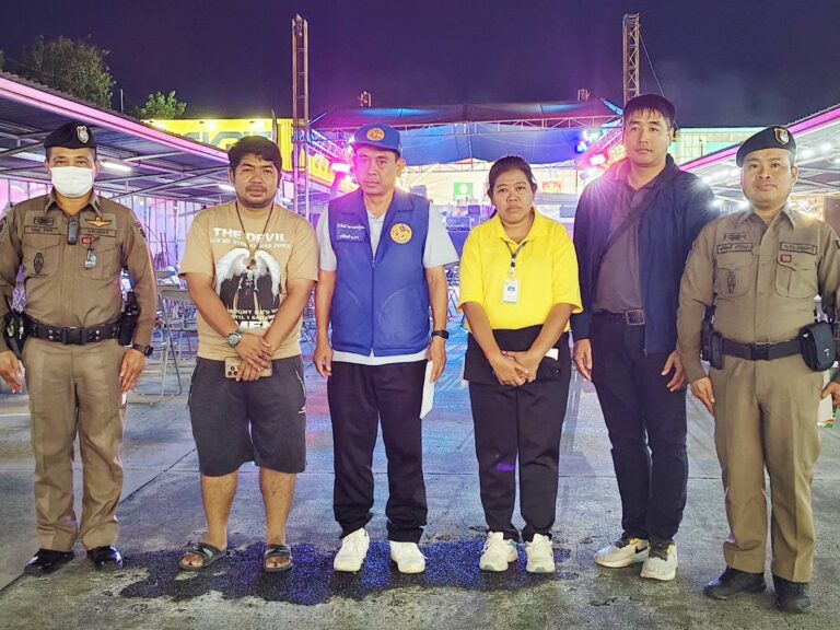 ปลัด(ป.)ลำลูกกา ร่วม ตำรวจคูคต ตรวจสอบ ความเรียบร้อย และสิ่งผิดกฎหมาย ในงานมหกรรมอาหาร หน้าห้างดัง ลำลูกกา