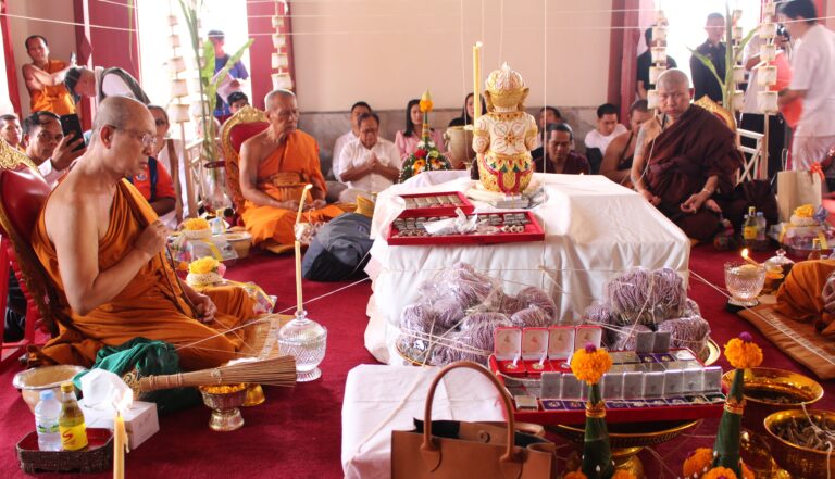 รวมใจเป็นหนึ่งเพื่อปกป้องประเทศชาติบ้านเมืองและผืนแผ่นดินไทยให้ลูกหลานไทยเราสืบไป