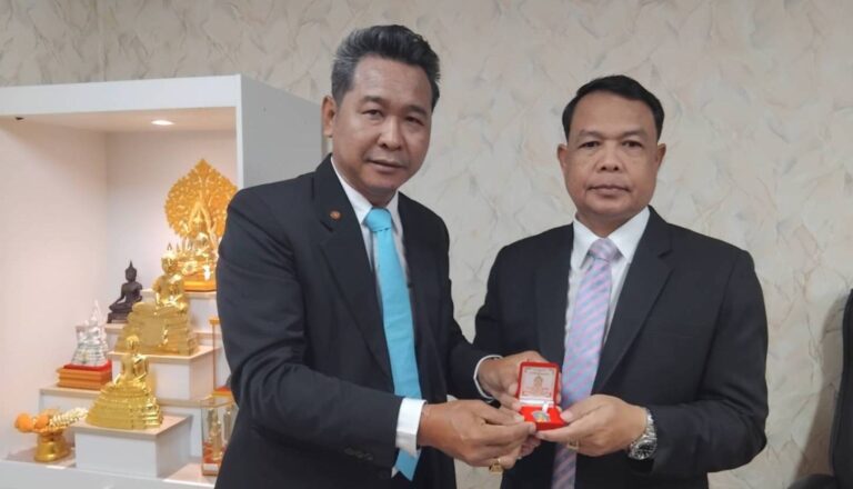ขอแสดงความยินดี:”นายศักดิ์ปรินทร์ เกษมธนพัฒน์”(คุณโก้) ผู้บริหารนิตยสารชั้นนำระดับ world class ”  Ambassadorworld Magazine  “ร่วมแสดงความยินดีกับ “ดร.นิยม ไผ่โสภา” ผู้ตรวจราชการกระทรวงศึกษาธิการ