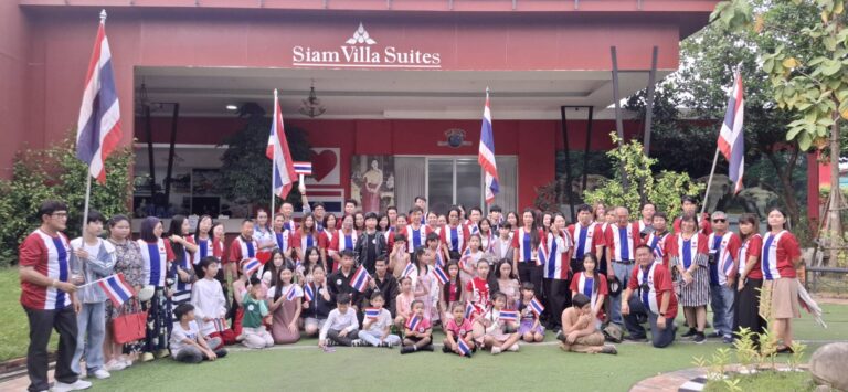 สยามวิลล่า สุวรรณภูมิ จัดงาน สยามแฟชั่น ประกวดเดินแบบประยุกต์รัชกาลที่ 6 เทิดพระเกียรติ 100 ปี พระบาทสมเด็จพระมงกุฎเกล้าเจ้าอยู่หัว หวังคนรุ่นใหม่สร้างสไตล์ สยามแฟชั่น เป็นตัวของตัวเองแต่รักษ์ศิลป์ไทย