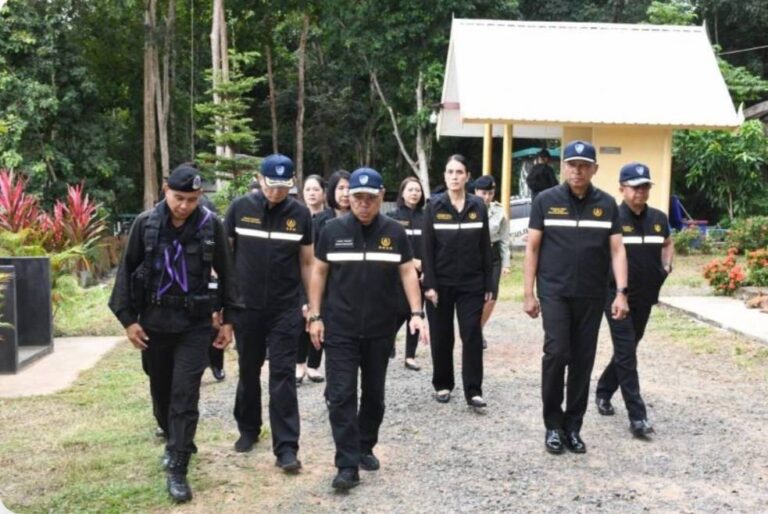 พลเอก กานต์นาท นิกรยานนท์ ผู้อำนวยการองค์การสงเคราะห์ทหารผ่านศึก พร้อมคณะ เยี่ยมเยียน มอบสิ่งของบำรุงขวัญให้แก่ทหาร ณ ฐานปฏิบัติการช่องอานม้า อำเภอน้ำยืน จังหวัดอุบลราชธานี