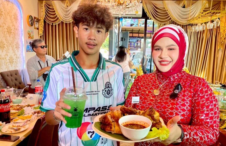 ทีมนักเตะ”หมอนทอง วิทยา” นำโดยโค้ช “สกล เกลี้ยงประเสริฐ”เต วรากร กับอาหารมื้อพิเศษ มอบให้กับน้องๆ