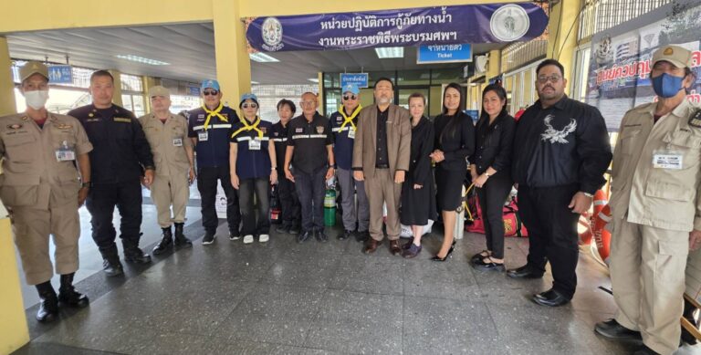 นายไทยใหญ่รัฐพร แก้วเก้าศิริ ที่ปรึกษาฝ่ายอำนวยการเฉพาะกิจคชสีห์ , กรรมการก่อตั้งสภาธรรมาภิบาลแห่งชาติ , กรรมการก่อตั้งสภาสมาคมธรรมาภิบาล , ผู้อำนวยการ น.ส.พ.ไทยโปลิศพลัส พร้อมคณะที่ปรึกษา ได้เดินทางไปให้กำลังใจเจ้าหน้าที่ชุดเฉพาะกิจพิเศษ ฯ