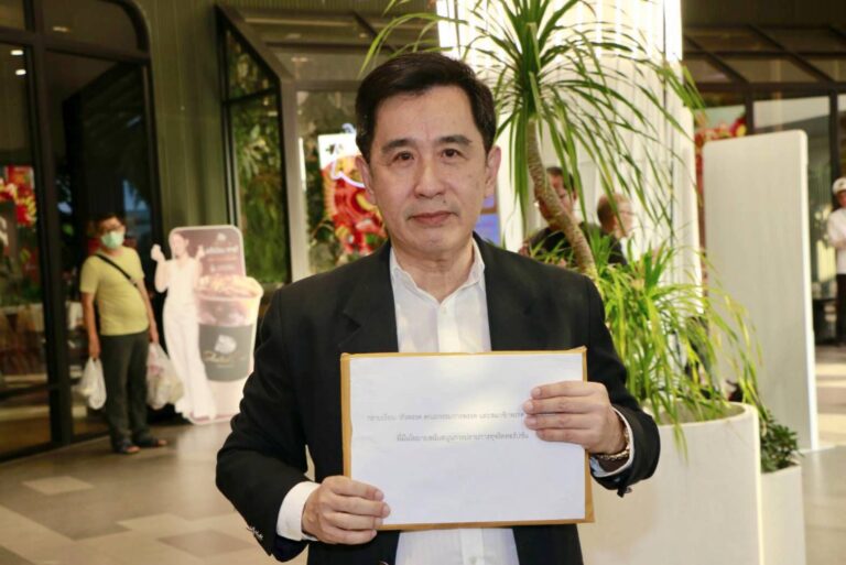 “เสี่ยโก้” นายก่อเกียรติ พาณิชยารมณ์ โปรโมเตอร์มวยโลกเจ้าของรางวัลยอดเยี่ยม 3 สถาบัน เยี่ยมเวทีดีเบต “ศึกเปลี่ยนประเทศ” พบแคนดิเดตนายกฯ พร้อมฝากแก้ปัญหาคอร์รัปชั่นไทยที่ติดอันดับ 107 จาก 180 ประเทศทั่วโลก